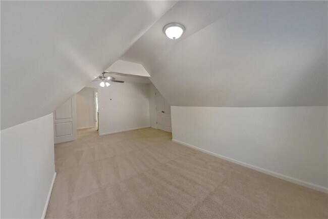 Building Photo - 5050 Roxton Ln