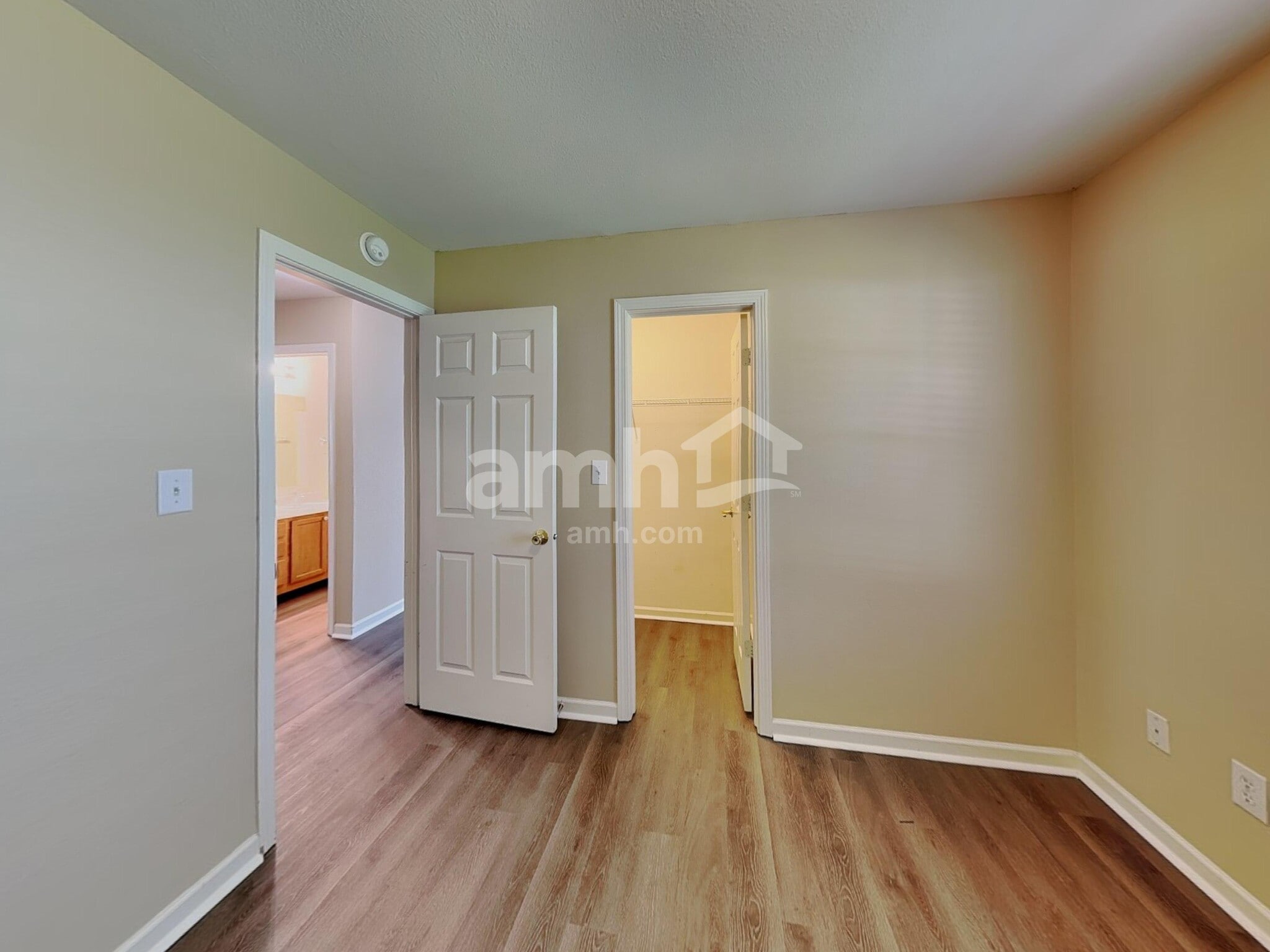 Building Photo - 322 Brookview Dr