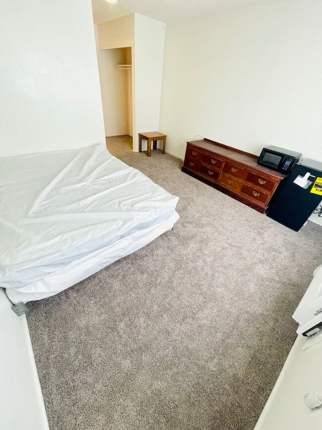 Building Photo - Studio Apartment on Las Vegas Strip - Close to all of the Excitement & More!!