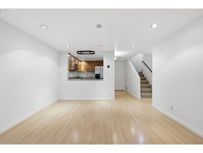 Building Photo - Rare 2 Bed 2 Bath + Loft Quintet Condo with Resort-Style Living in Portland’s West Hills