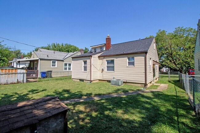Building Photo - 1059 Lawrence Dr