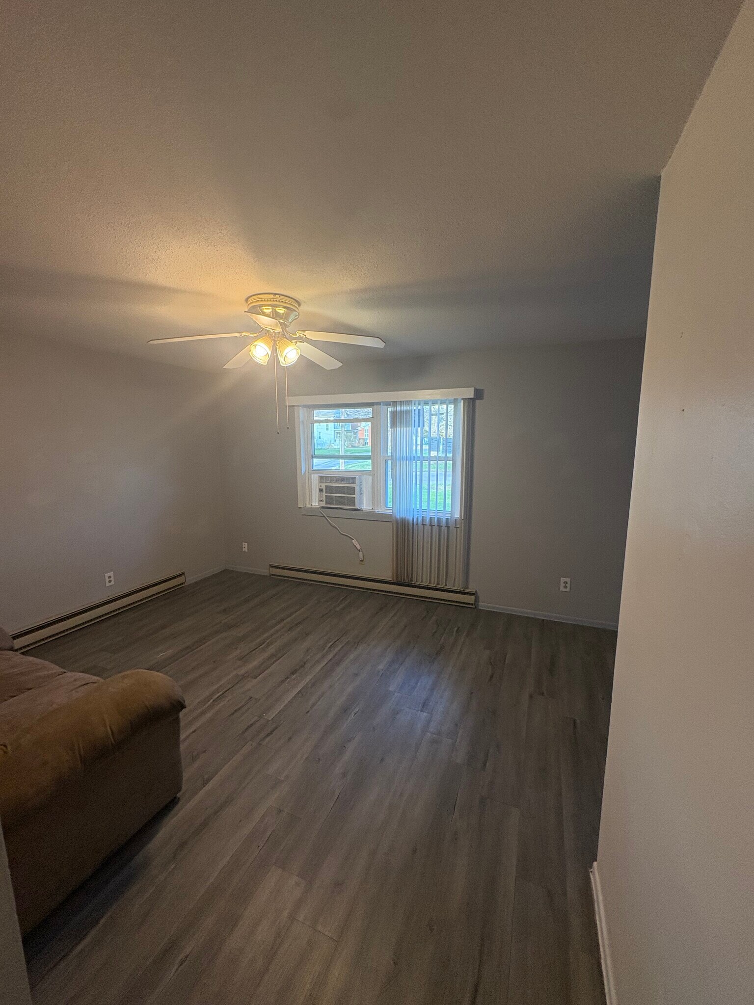 Livingroom - 105 NE 5th Ave