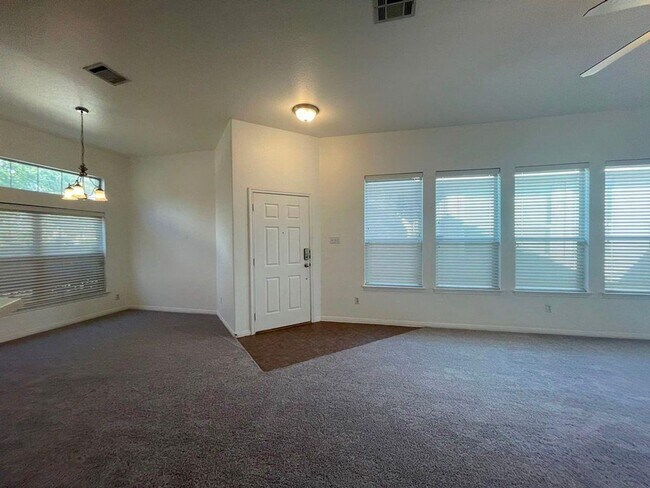 Building Photo - Nice home available in Brookside Subdivision!