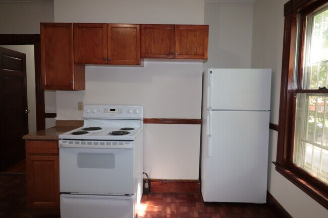 Building Photo - 103-105 Lincoln St / Owen Properties, LLC