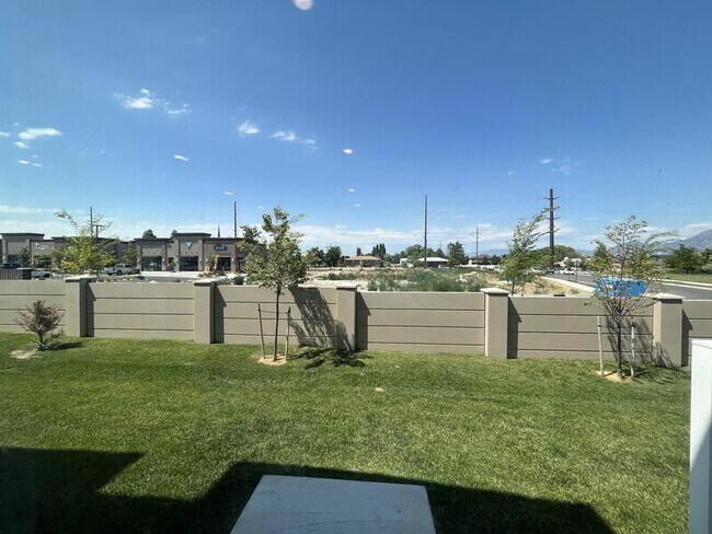 Building Photo - 1508 W Sparta Way