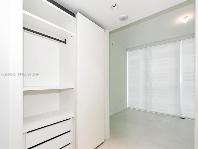 Building Photo - 1000 Biscayne Blvd