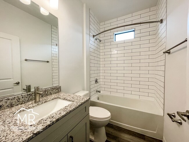 Building Photo - Spacious 3-Bedroom, 2-Bathroom 1 Car Garage