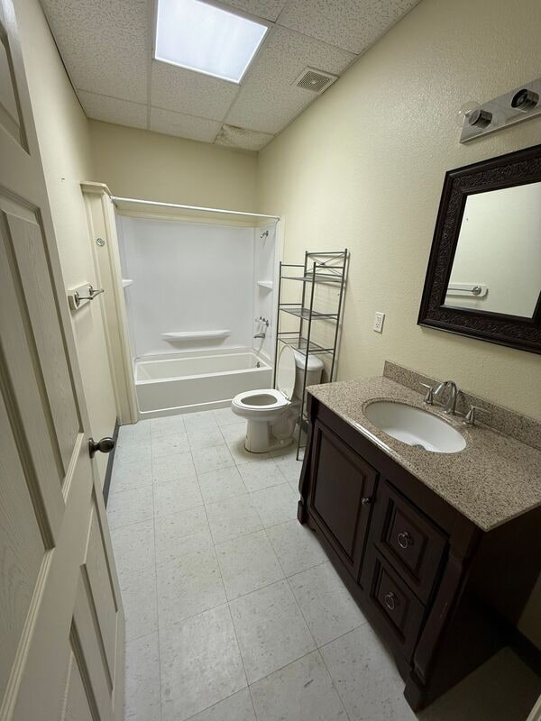 Building Photo - 100 E Broadway St