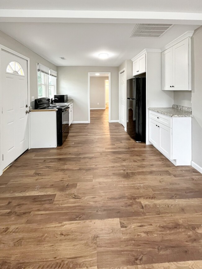 Building Photo - 415 Highlawn Ave