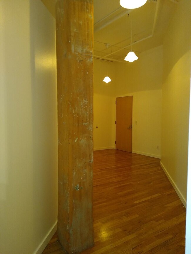 Building Photo - Loft Living At It's Finest In LODO!