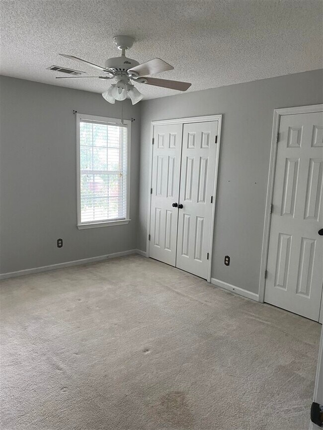 Building Photo - 9730 Lakeland Hills Cove