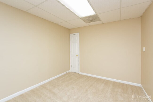 Building Photo - 3180 Willow Park Dr NE