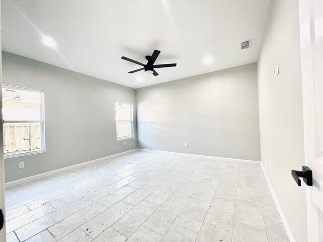 Building Photo - 1426 Los Estribos Dr