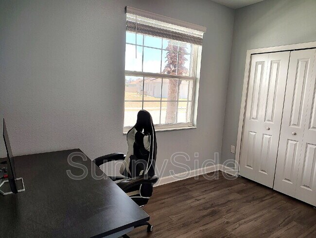 Building Photo - 1047 Oak Bluff Dr