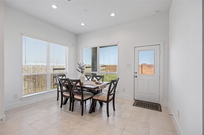 Building Photo - 21130 Garden Palm Dr