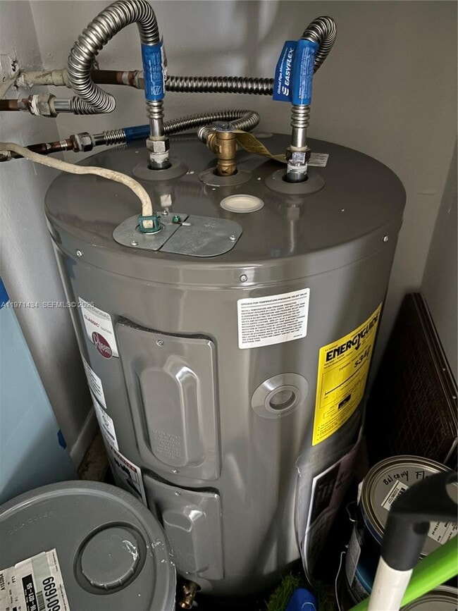 Building Photo - 7900 Camino Cir