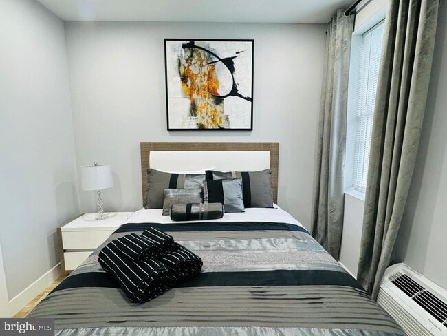 Building Photo - 1324 N 5th St