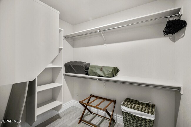 Building Photo - 854 Mallett St