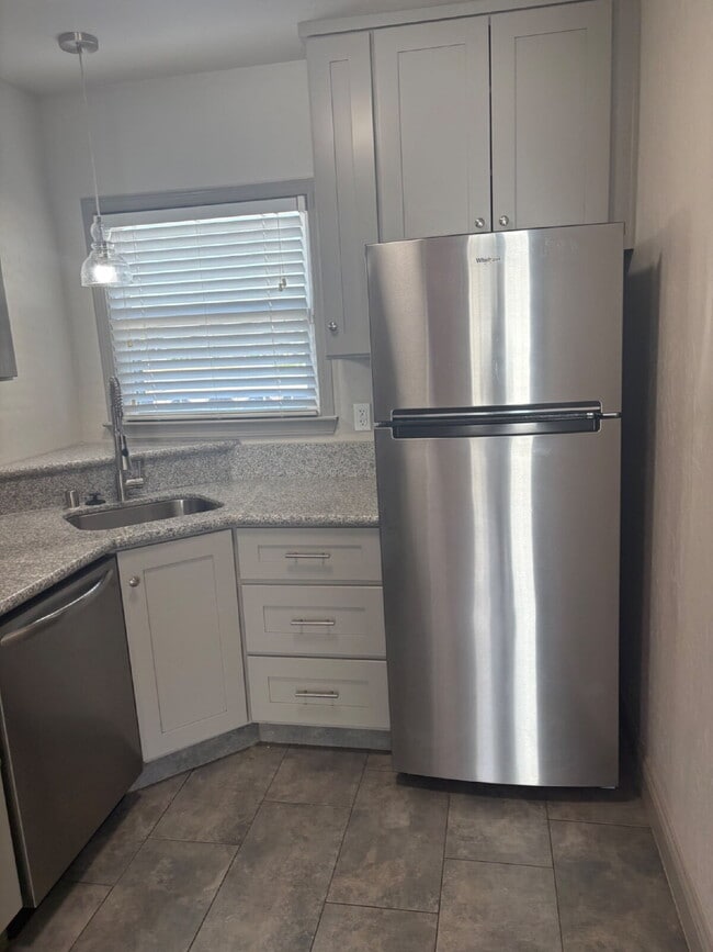 Building Photo - "Casitas": Stylish 1-Bedroom with Granite Elegance in Downtown Fresno!"