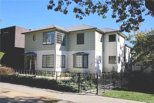 Front houes - 2910 Montana Ave