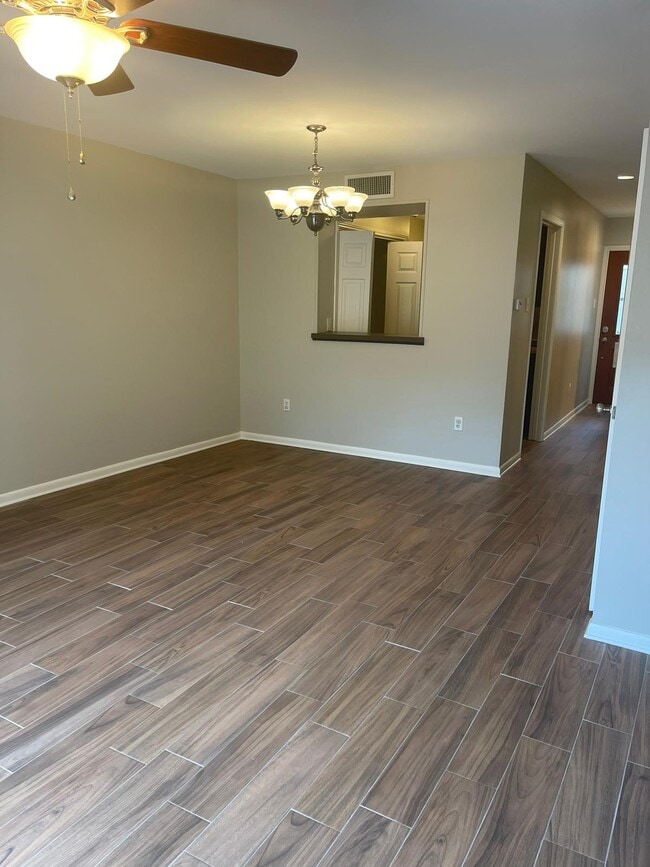 Building Photo - 5803 Doliver Dr