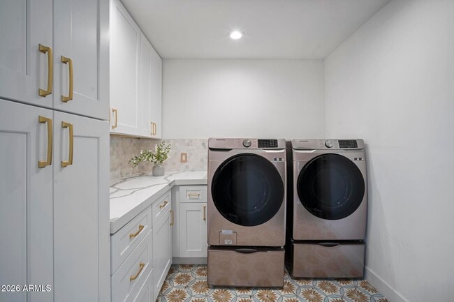 Building Photo - 8314 E Mariposa Dr