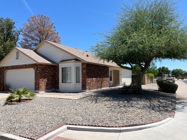 Building Photo - 1200 W Boxelder Cir