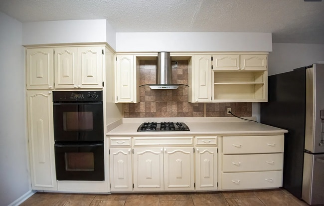 Building Photo - 3322 Shirehill Ln