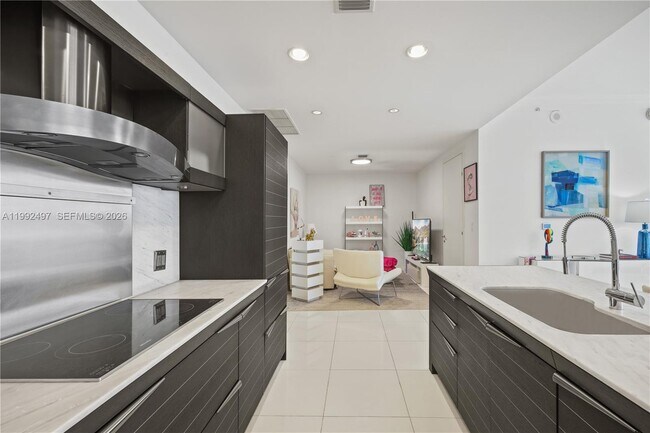 Building Photo - 200 Biscayne Blvd Way