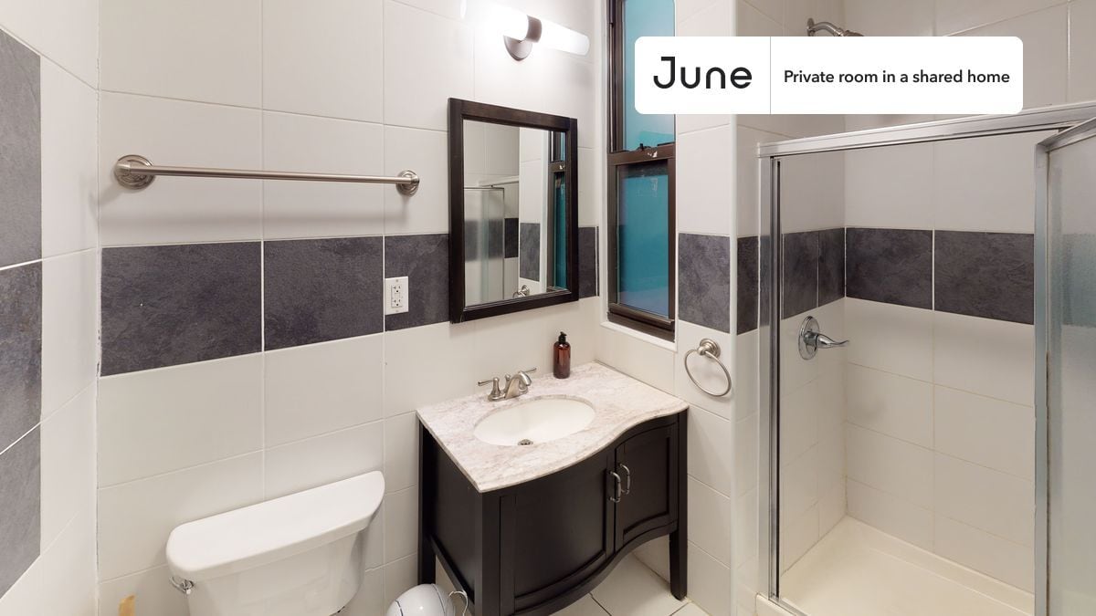 Building Photo - Room in Shared 2 bed/2 bath home