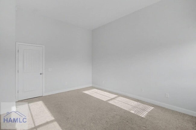 Building Photo - 20 Fuller Wy NE