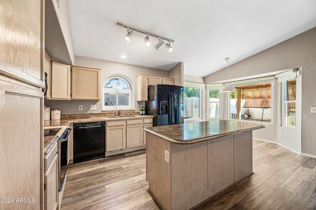 Building Photo - 473 W Smoke Tree Rd