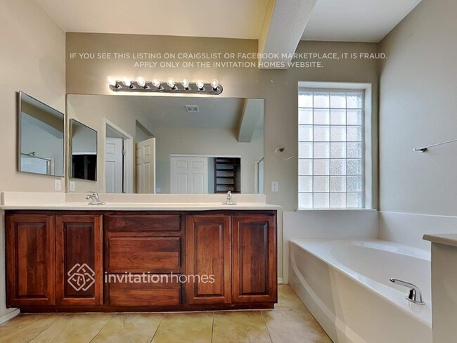 Building Photo - 7558 S Chambery Cove Ct