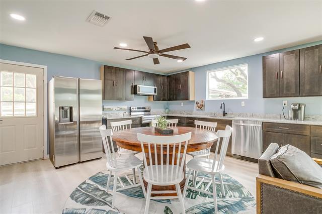 Building Photo - 520 Deer Trail