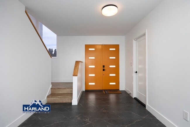 Building Photo - 4494 Benhurst Ave