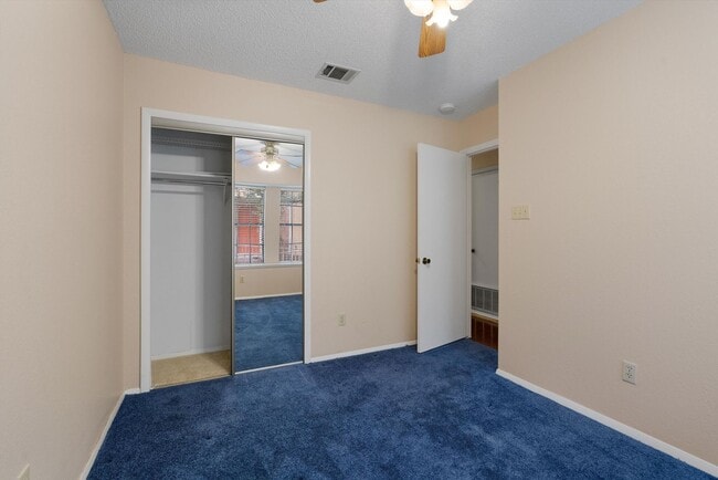 Building Photo - Perfect 3-Bedroom Condo in North Austin for Lease