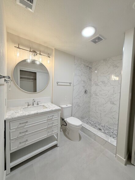 Building Photo - 2645 Riverland Dr