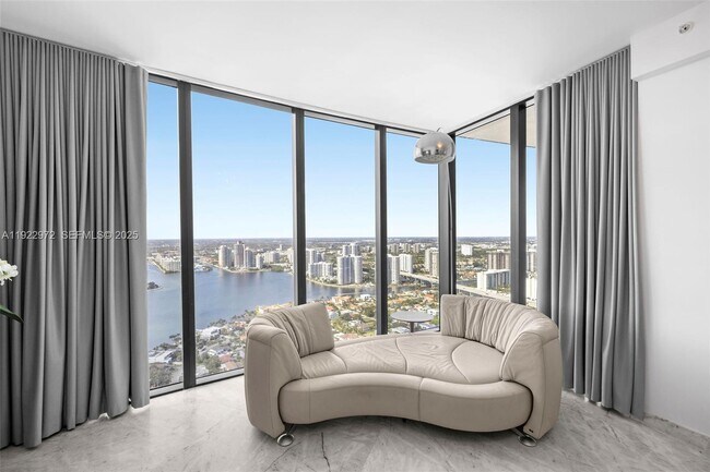 Building Photo - 18555 Collins Ave