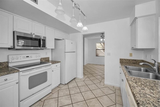 Building Photo - 10626 Longwood Dr