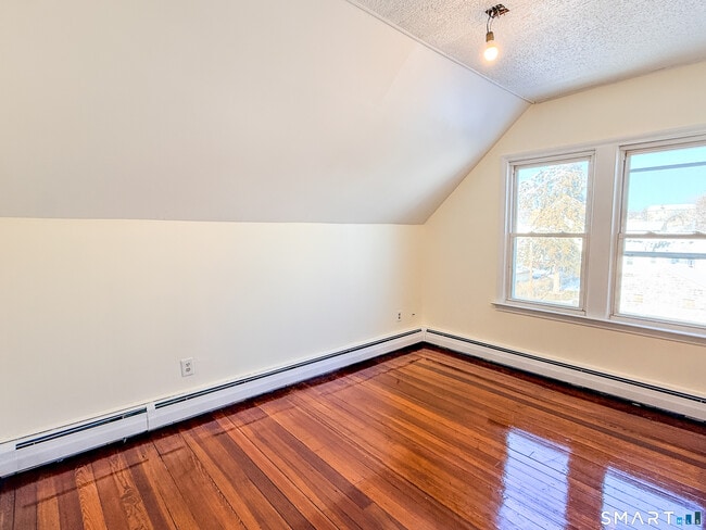 Building Photo - 162 Jubilee St