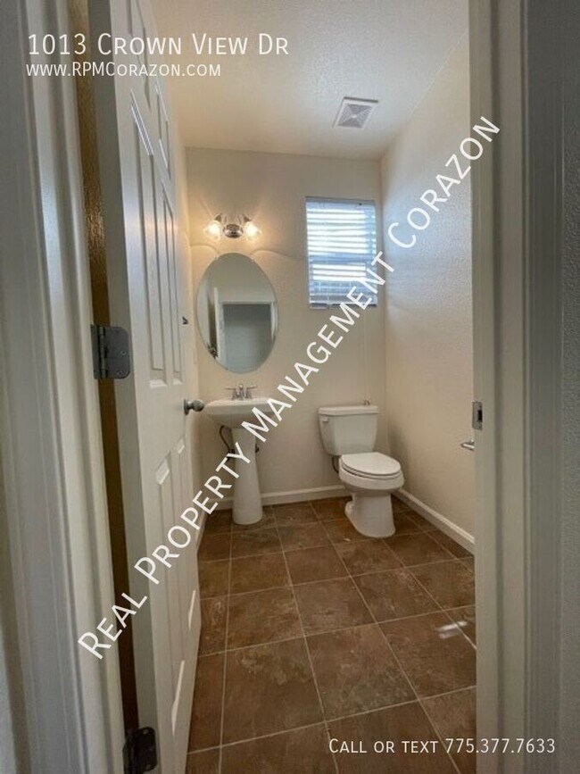 Building Photo - 1013 Crown View Dr