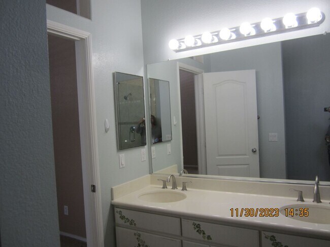 Building Photo - SPACIOUS PLACENTIA TOWNHOME