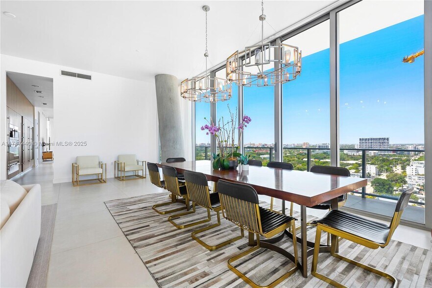 Building Photo - 2669 S Bayshore Dr