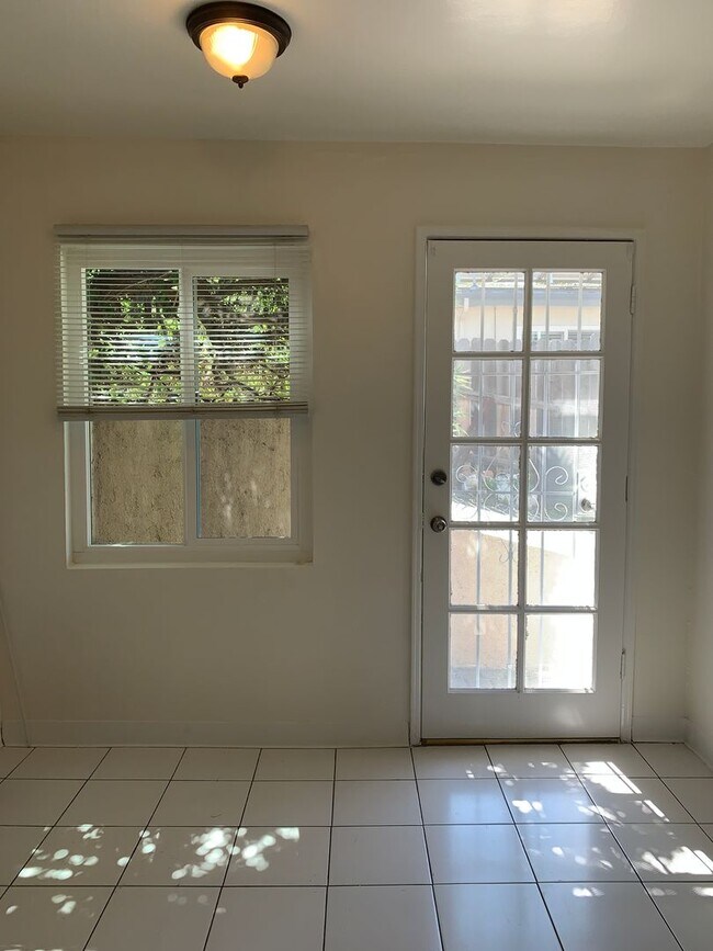 Building Photo - Curlew