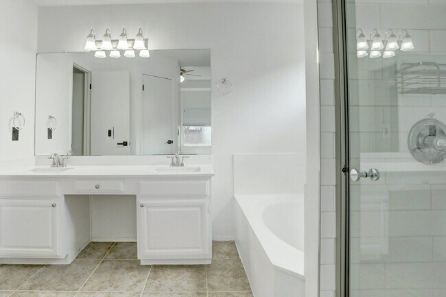 Building Photo - 17007 Hickok Dr