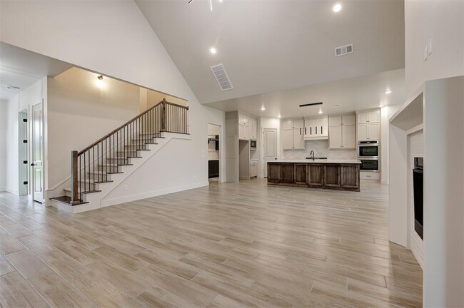 Building Photo - 4616 Maple Rdg Dr