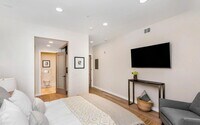 Building Photo - "Charming 1-Bedroom Oasis in the Heart of Encino - Perfect for Your Cozy Retreat!"
