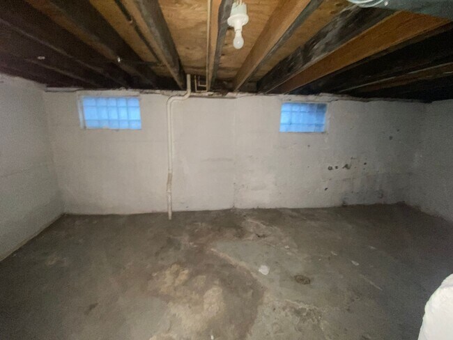 Building Photo - 9710 Easton Ave