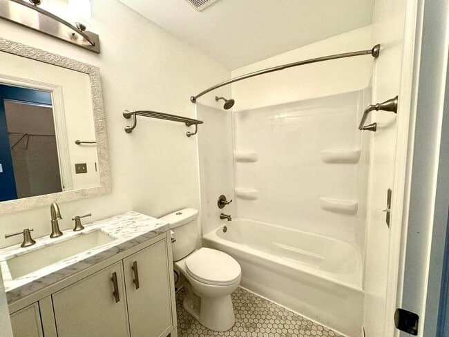 Building Photo - 1437 Meadowsedge Ln