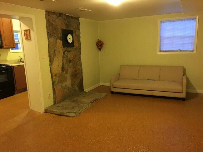 Building Photo - 1584 Greenwood Dr NW